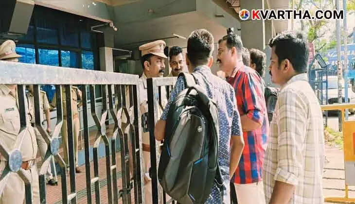 Journalists Union Protests Media Ban in District Panchayat President Election