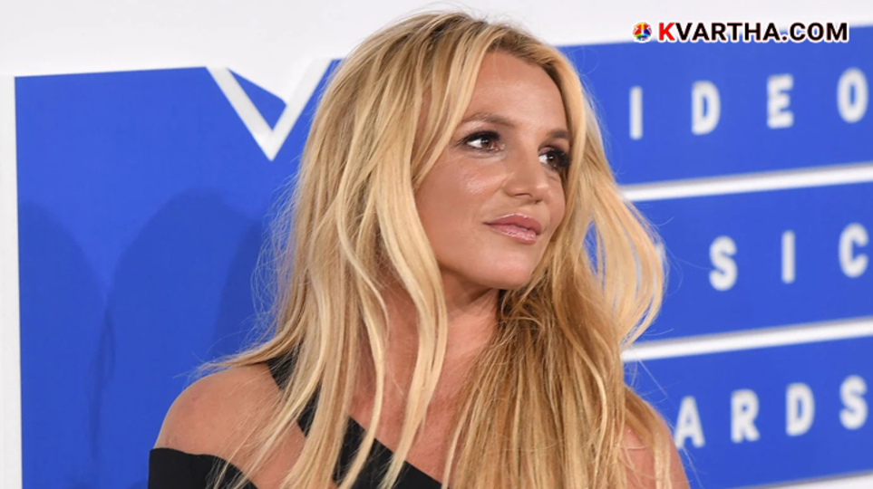 Pop singer Britney Spears performing on stage