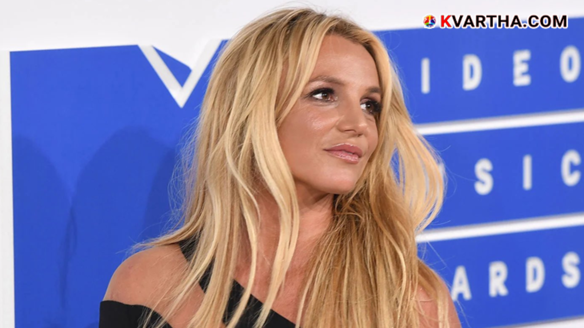 Pop singer Britney Spears performing on stage