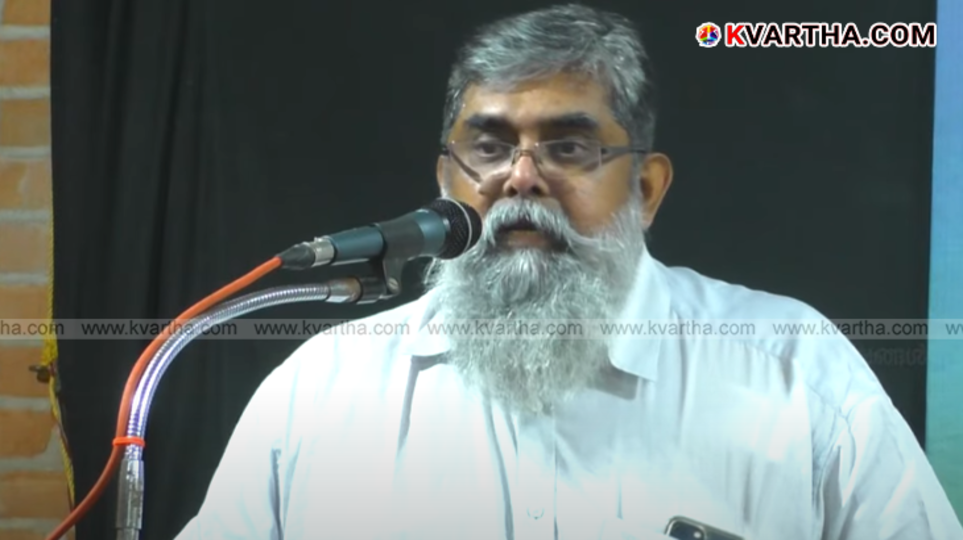 Senior journalist R Rajagopal speaking at an event