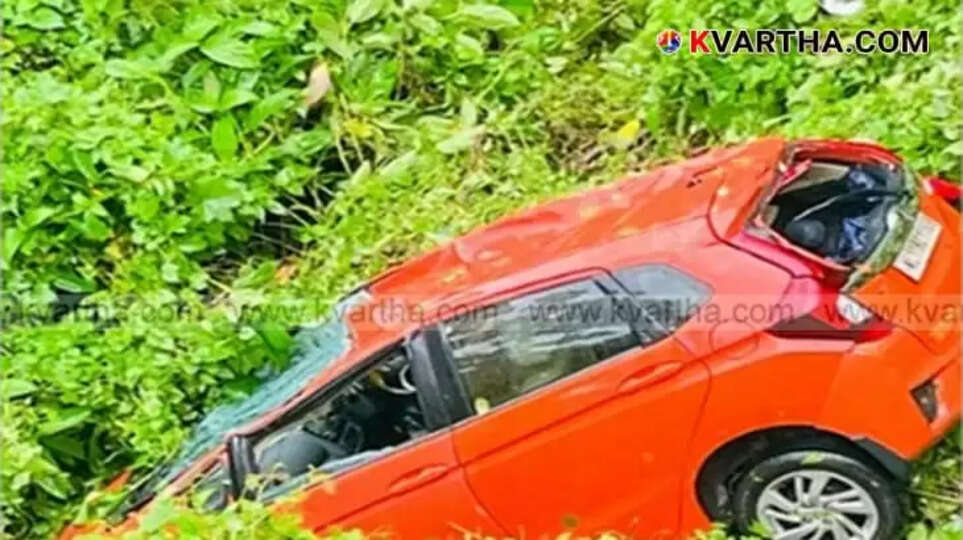  Car fallen into a deep gorge beside the road in Parassinikkadavu.
