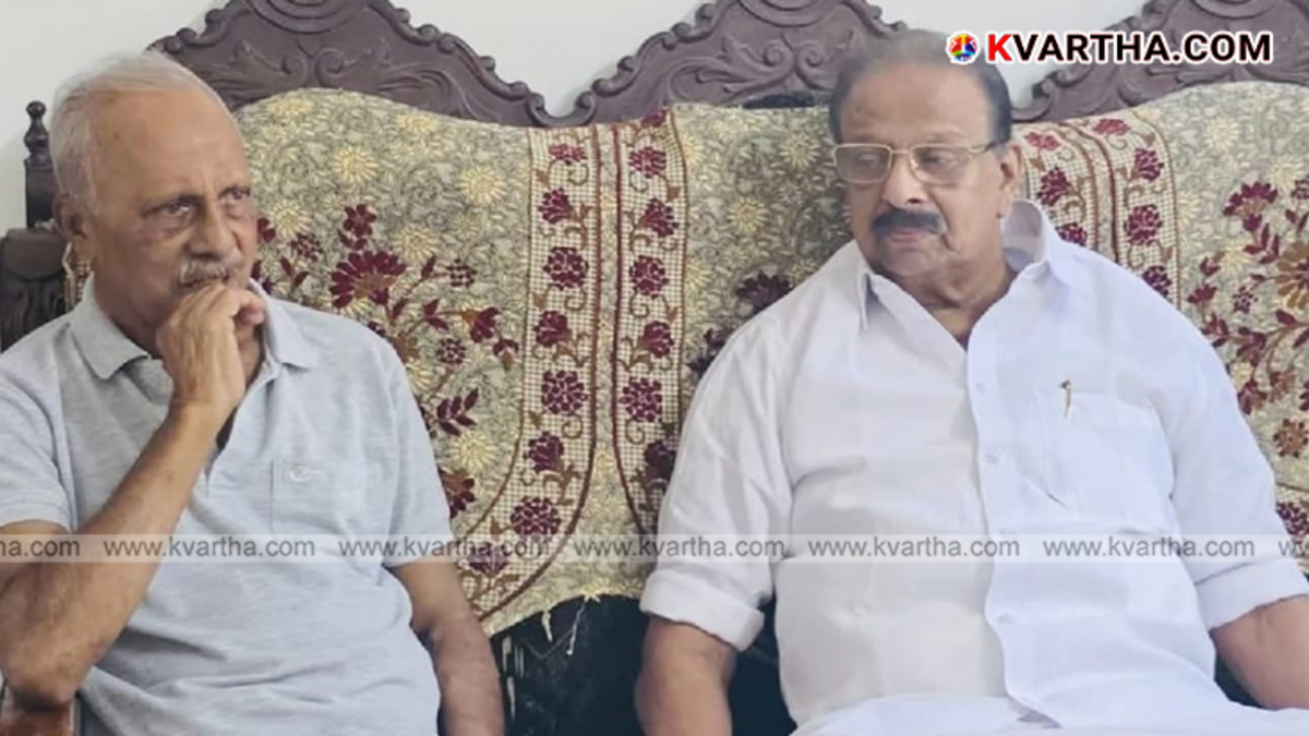 K Sudhakaran MP visiting senior CPIM leader CKP Padmanabhan at his residence in Kunhimangalam.