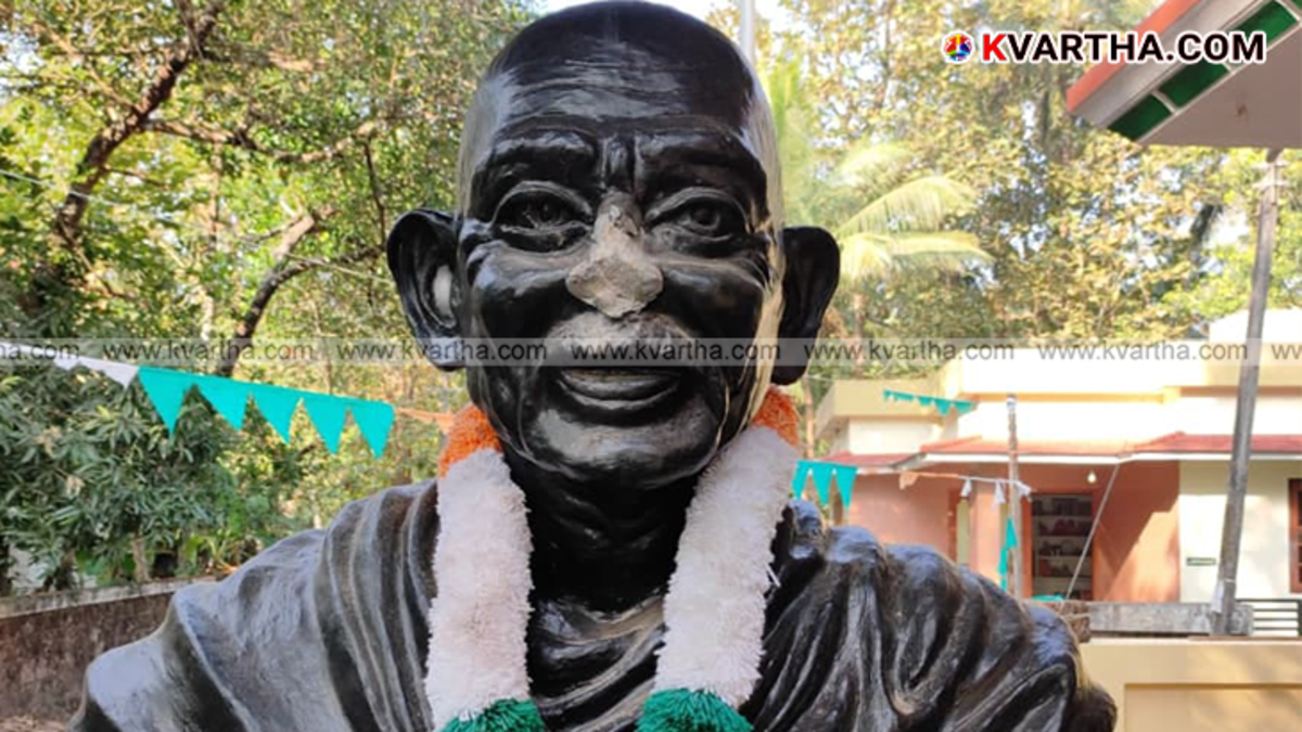 Vandalized Mahatma Gandhi statue in Ramantali