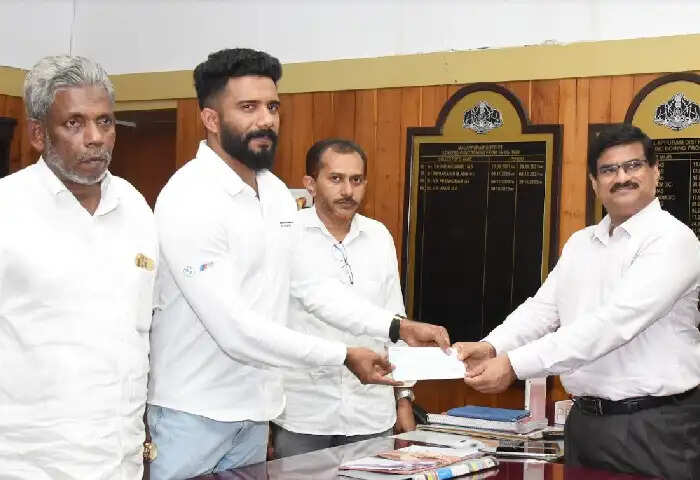 kerala floods cm s relief fund receives generous donations