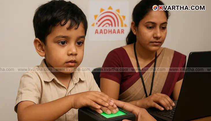 A child getting their Aadhaar biometric information updated.