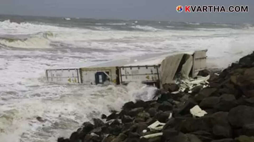 Toxic cargo ship sinks off Kerala coast