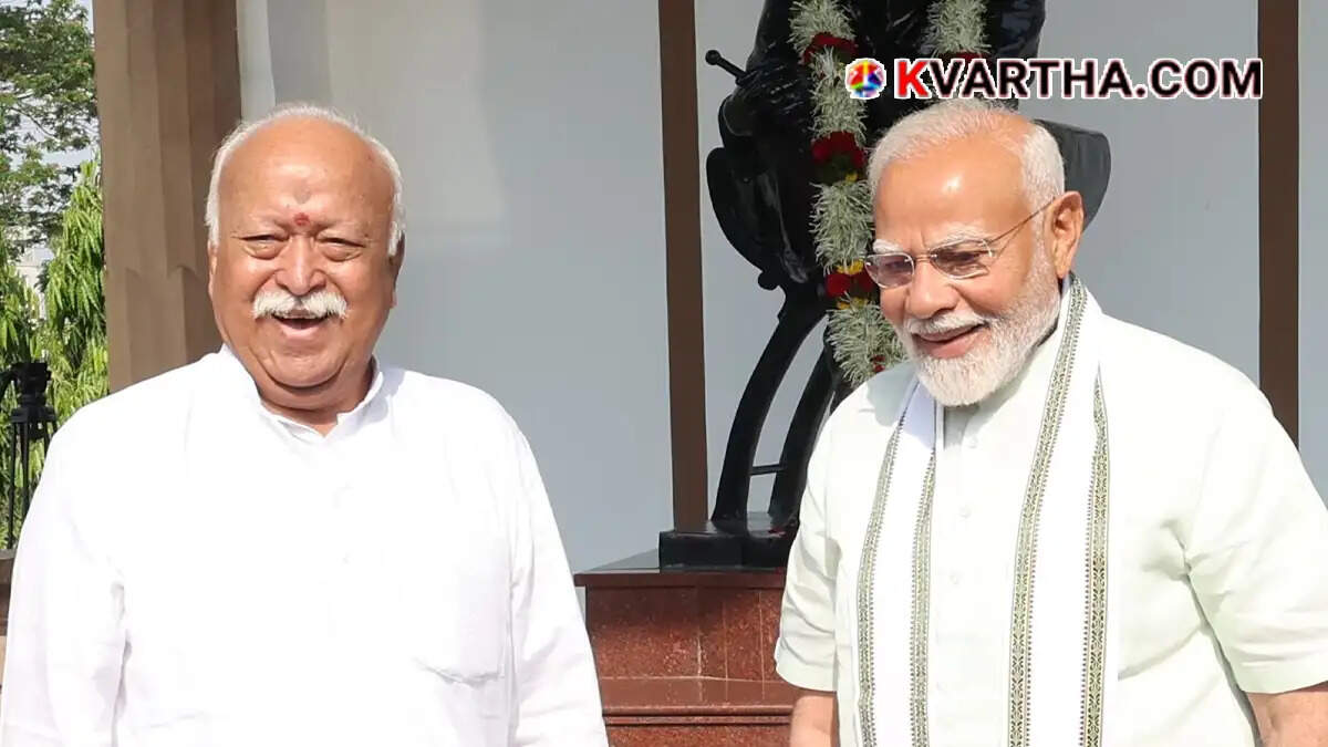 Representational image of RSS Chief Mohan Bhagwat interacting with youth