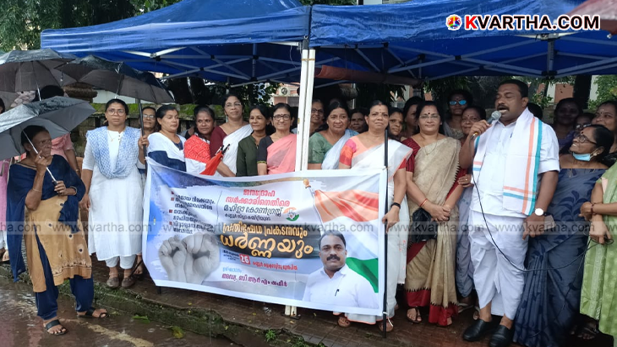  Advocate B.R.M. Shafeer inaugurating Mahila Congress protest in Kannur.