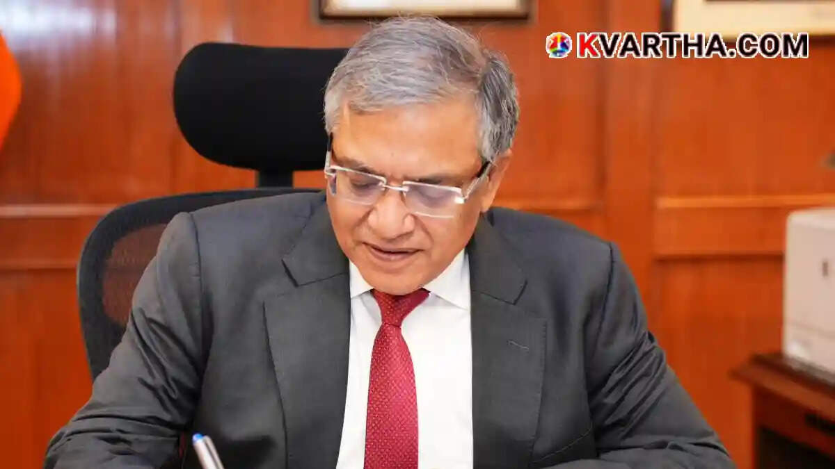 Image reflecting Chief Election Commissioner Gyanesh Kumar and the Election Commission controversies