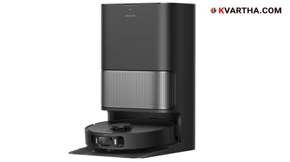  Dreame L40 Ultra AE and D20 Ultra robot vacuum cleaners displayed for Indian launch.