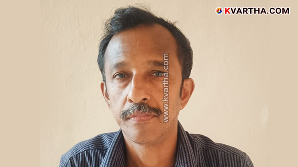 Police arresting a fraudster in Kannur.