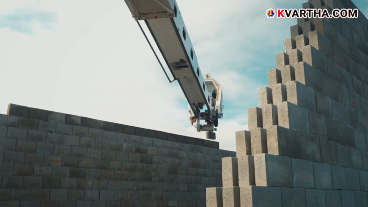 Concept art of robots constructing a building in Dubai.