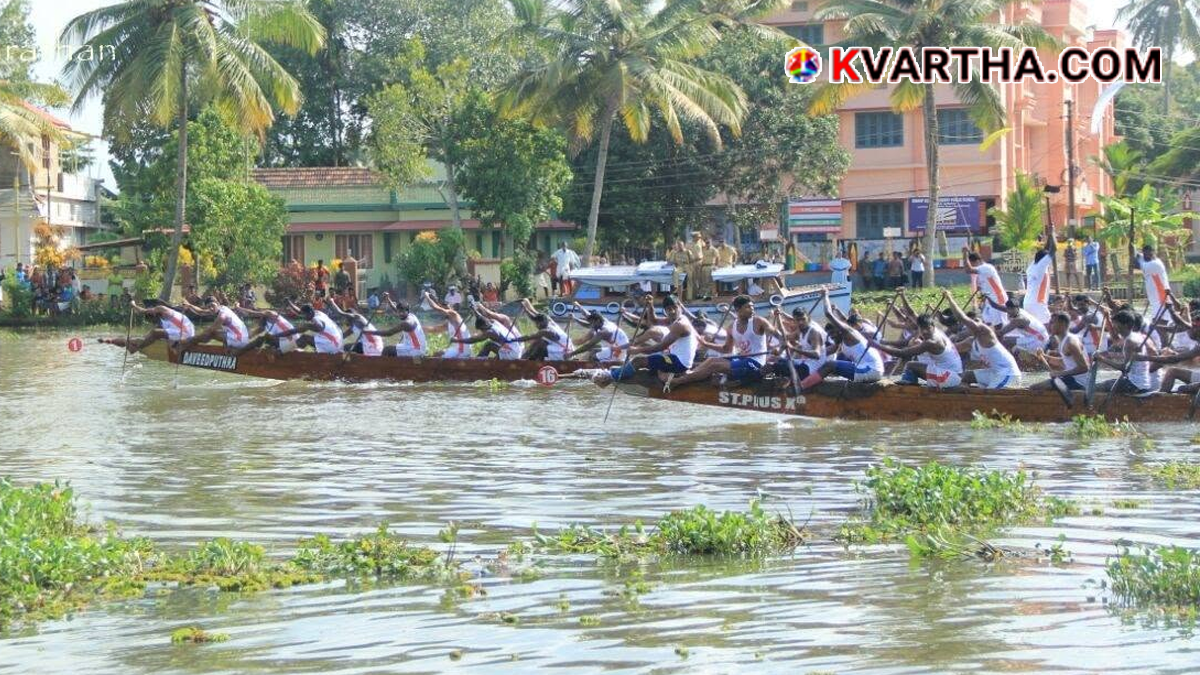 Champakulam Moolam boat race scene