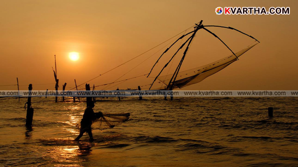 Scenic view of Fort Kochi with Chinese fishing nets at sunset.