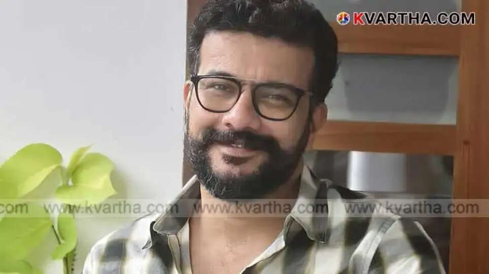 Ramesh Pisharody Likely to be UDF Candidate in Palakkad; Actor Visits Oommen Chandy's Tomb