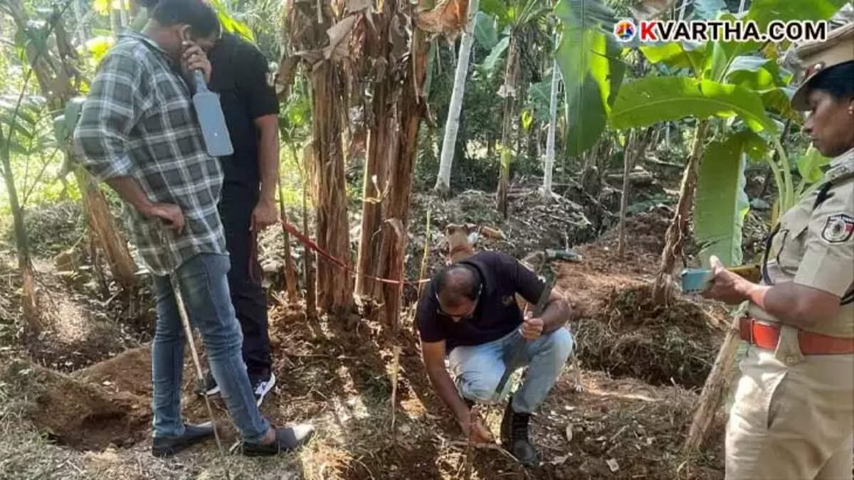  Police inspecting the site of the explosion in Kannur.