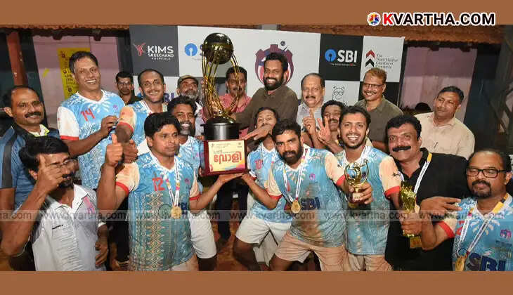 Kannur Press Club team, winners of the Journalist Volleyball tournament.