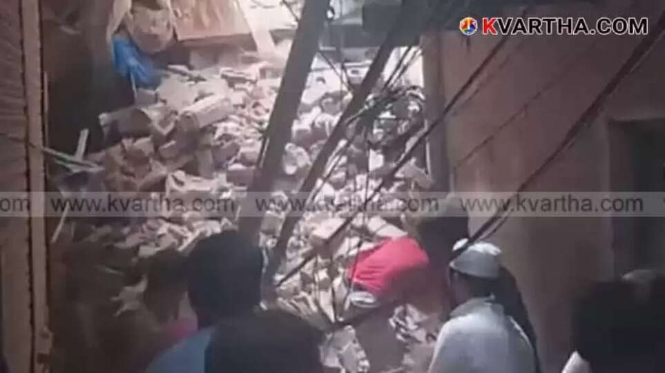Four-Story Building Collapses in Delhi's Seelampur; Many Feared Trapped, Rescue Operations Underway
