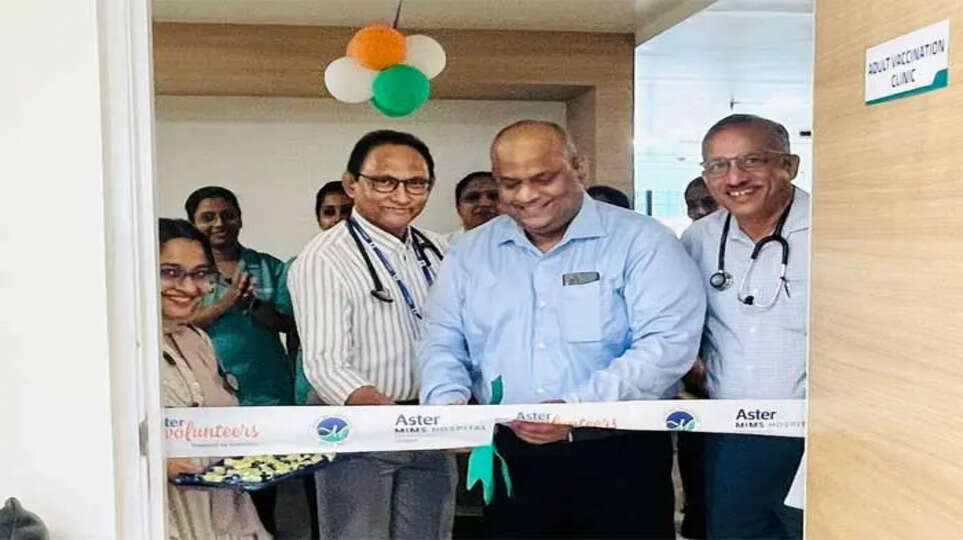 Dr. Suraj KM inaugurating the adult vaccination clinic at Aster MIMS.
