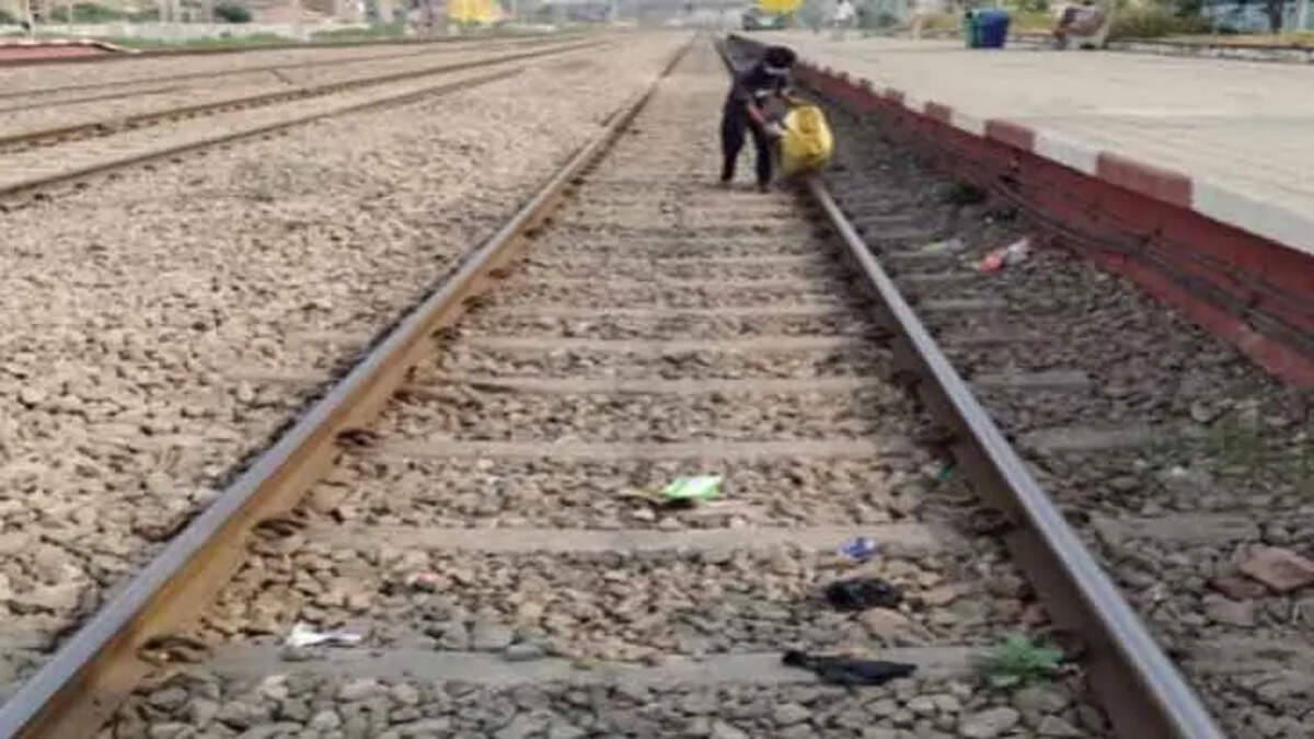Gas Cylinder Found on Railway Track, Narrowly Averts Disaster