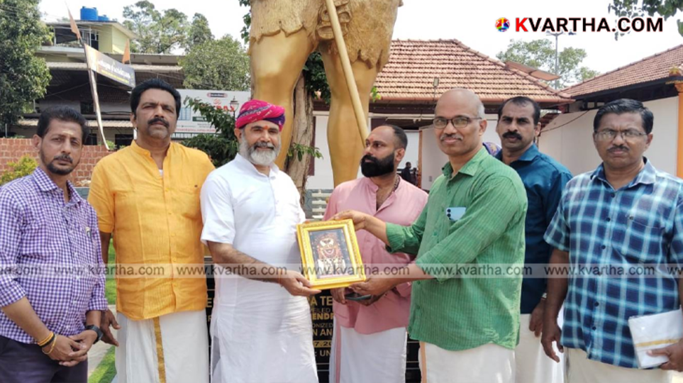 Ayodhya priest Santosh Tiwari Mahant Pandit at Taliparamba Rajarajeshwara Temple.
