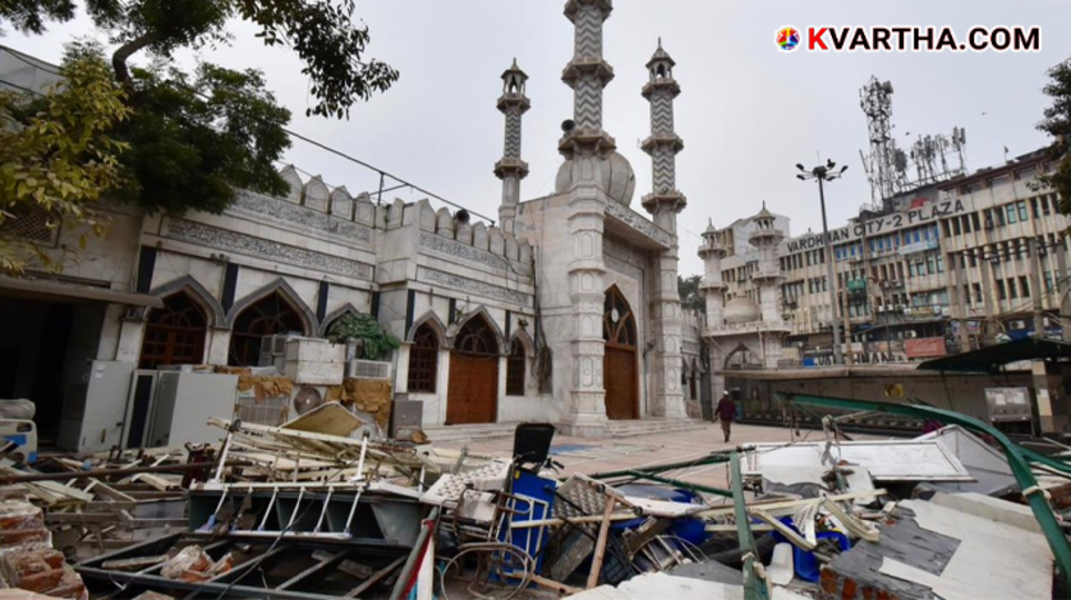 MCD bulldozer action near mosque in Delhi Turkman Gate