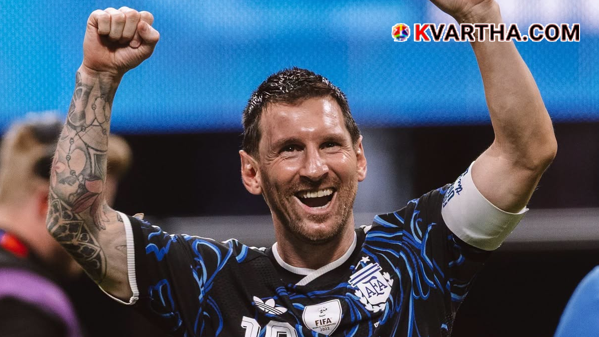 Argentina captain Lionel Messi posing with his teammates and support staff