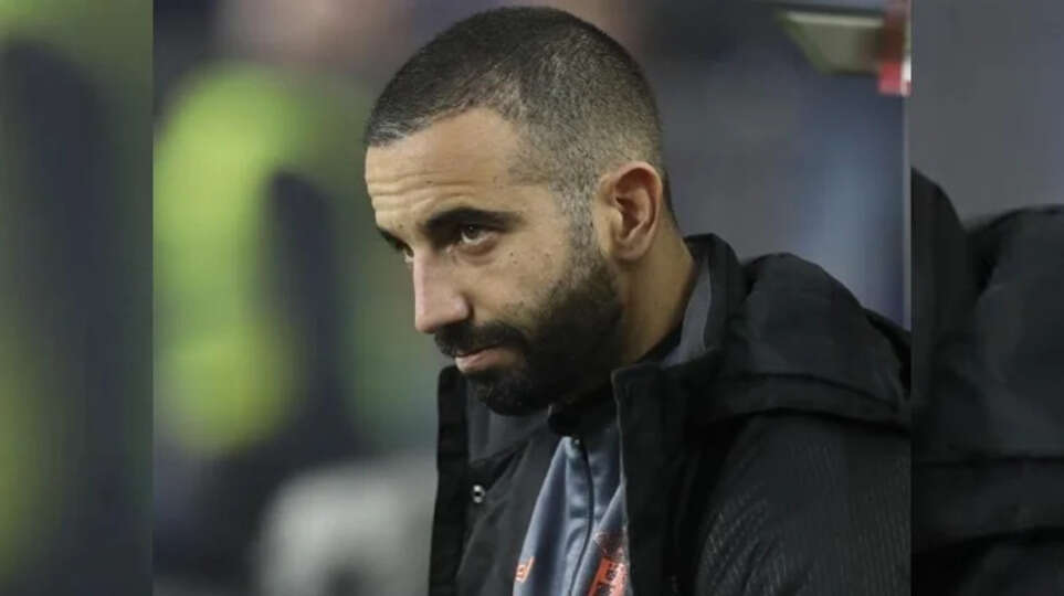 Amorim Replaces Ten Hag as Manchester United Manager; Van Nistelrooy Likely Assistant