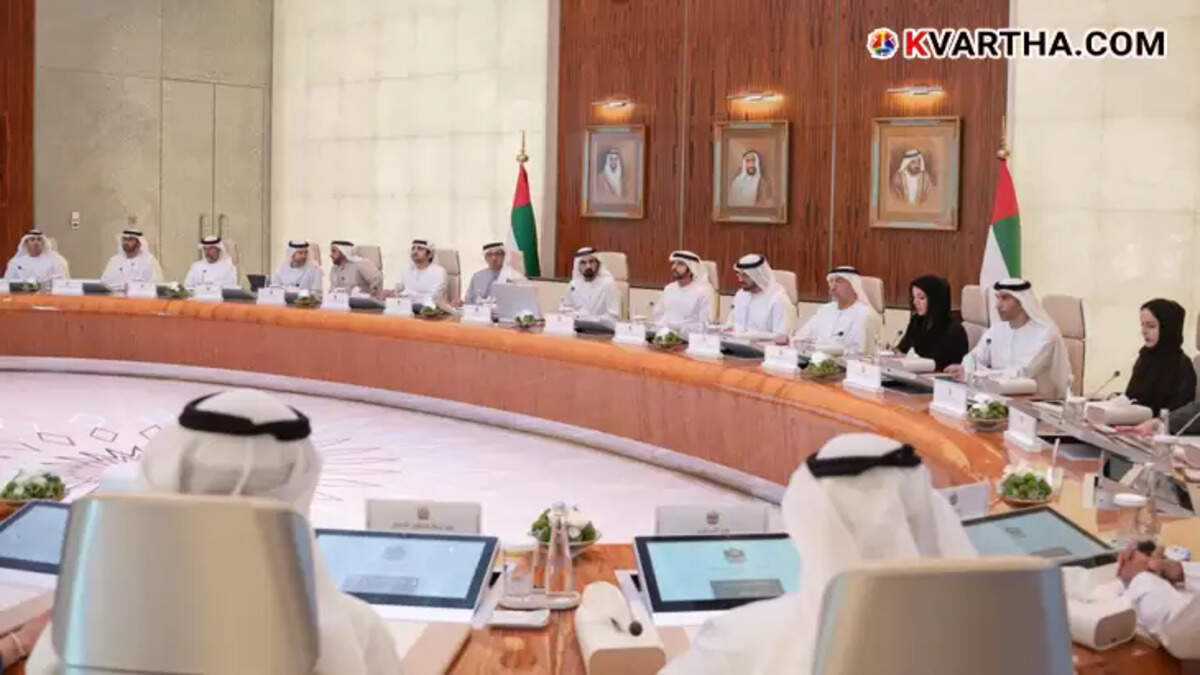 Sheikh Mohammed bin Rashid Al Maktoum chairing cabinet meeting.