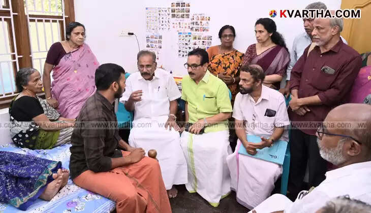 Forest Minister AK Saseendran visiting the family of Sreedharan, who was killed in a wild boar attack, in Panoor.