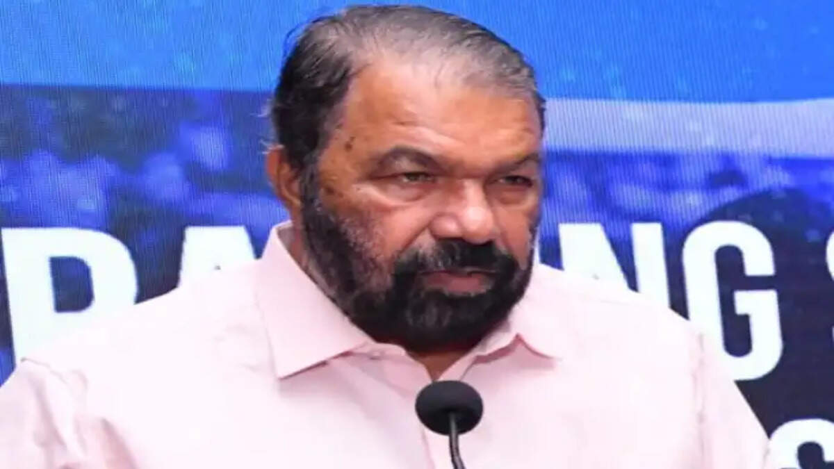 v sivankutty said that suresh gopi insulted national anthem