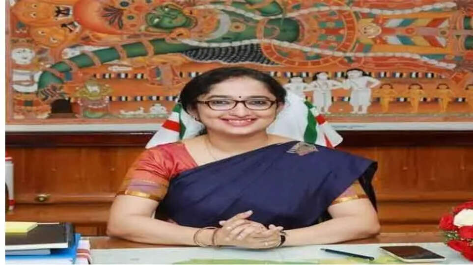 Emotional scenes at Pathanamthitta Collectorate during Naveen Babu's farewell