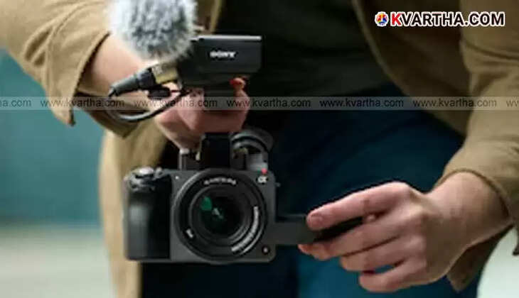 Sony FX2 cinema camera with a lens.