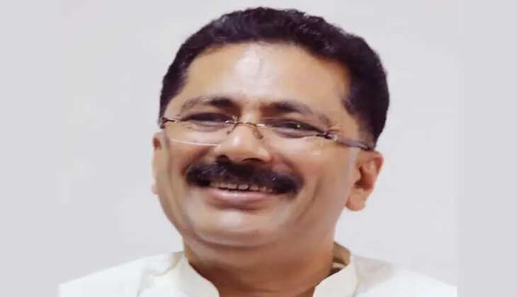KT Jaleel and PV Anvar in a meeting