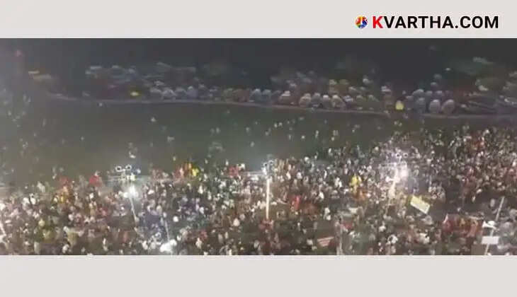 Lakhs of Sanatani devotees take Holy Dip at Triveni Sangam in Prayagraj today with Shahi Snan on Paush Purnima , which marks the beginning of Mahakumbh