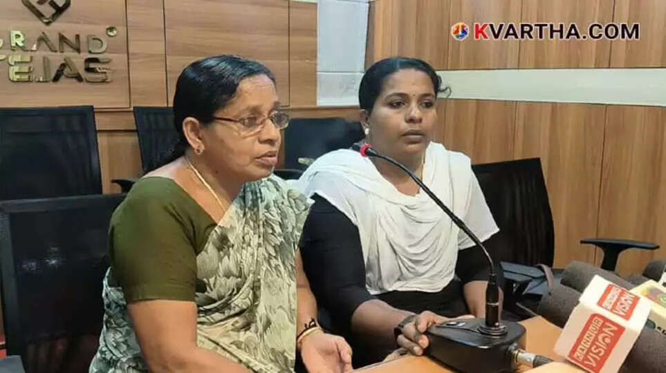 Kodi Suni's mother and sister at a press conference