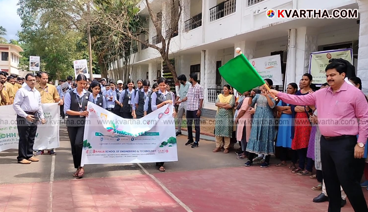Palakkad railway officials and students at the 'Swachhta Hi Seva' campaign.