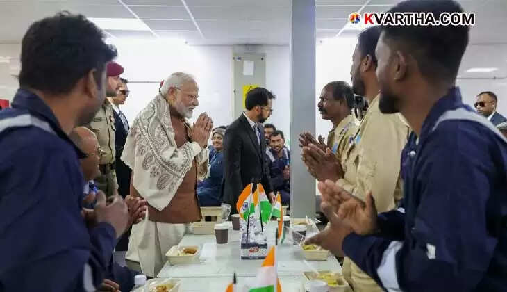 Prime Minister Modi interacting with workers in Kuwait