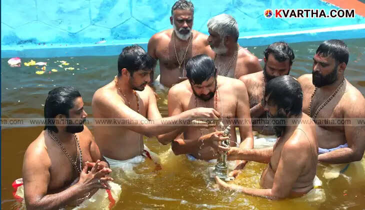 The Pallivetta ritual being performed at Sabarimala.