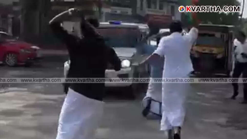  Yuva Morcha workers showing black flag to Minister VN Vasavan's convoy in Kannur.
