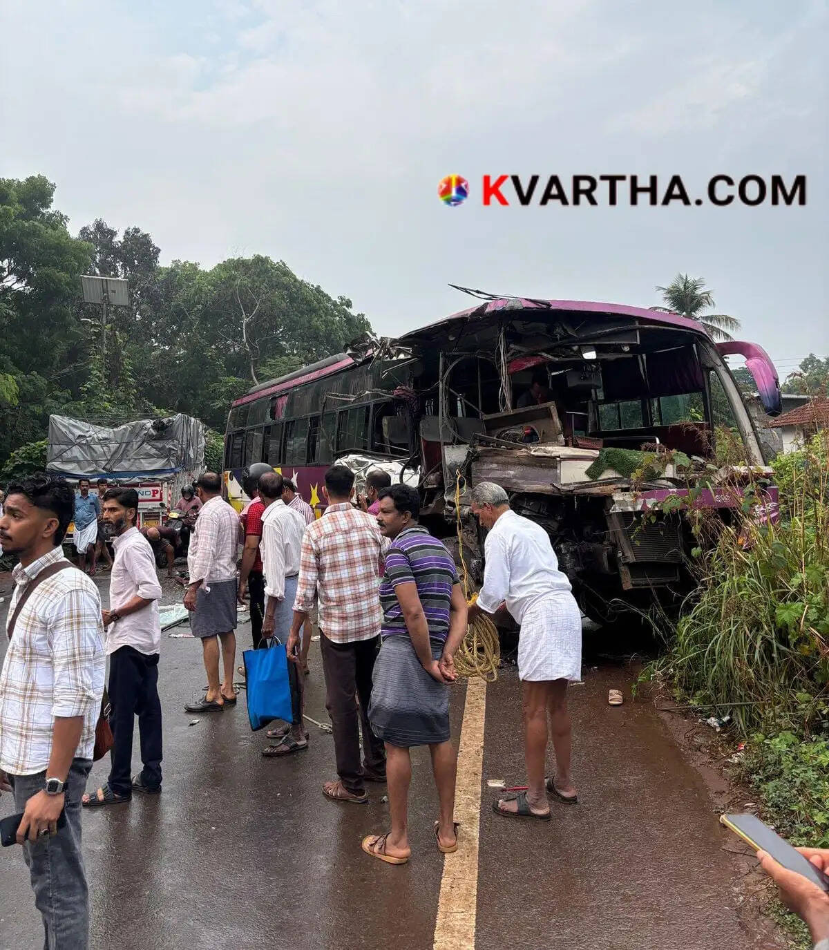 Bus and Lorry Collide in Uliyil; Over Twenty Injured