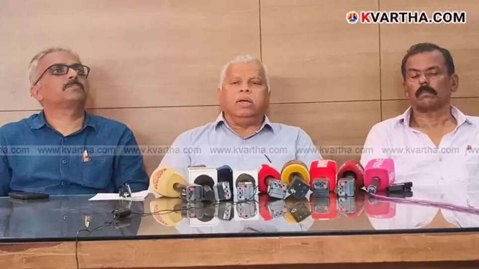 Flexes Praising P Jayarajan: MV Jayarajan Says No Leader Above Party