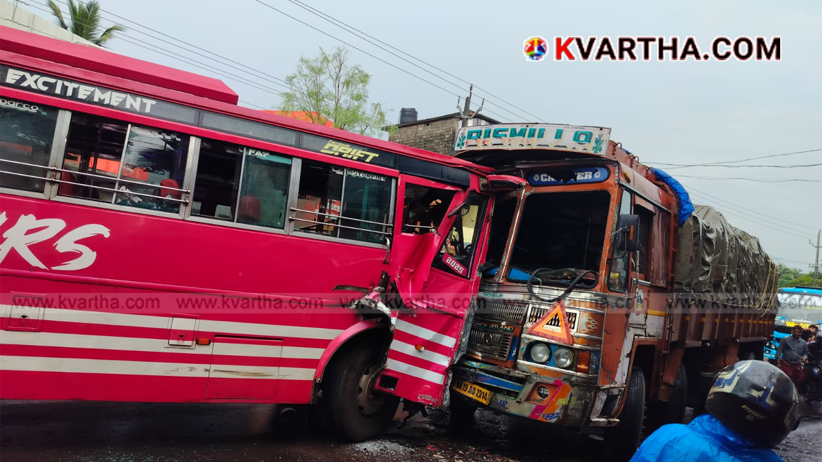  Image reflecting bus and lorry collision accident in Koodali Mattannur