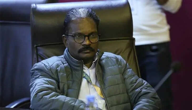 Director Biju protesting against Film Academy Chairman