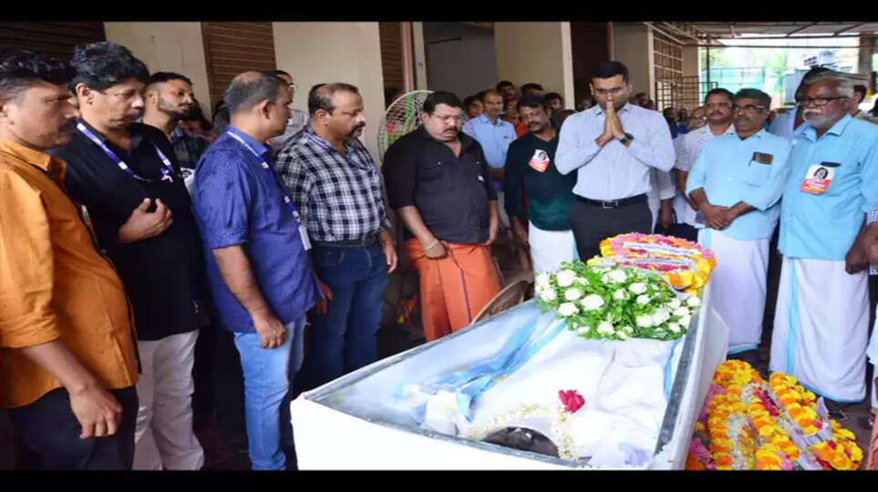 Kannur: Tribute to Aneesh who died in &nbsp;fire in Kuwait