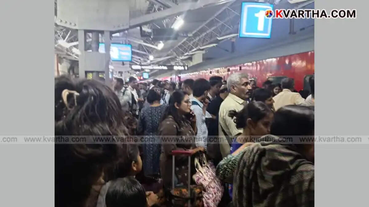 Crowded scene at Surat railway station.