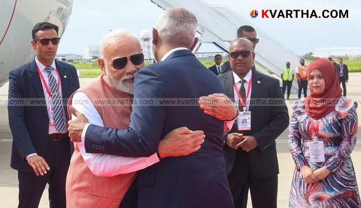 Prime Minister Narendra Modi with Maldives President Mohamed Muizzu