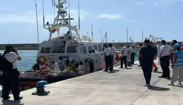 At least 11 dead and dozens missing in two Mediterranean shipwrecks, Mediterranean, Shipwrecks, Dead, Dozens Missing, Accident
