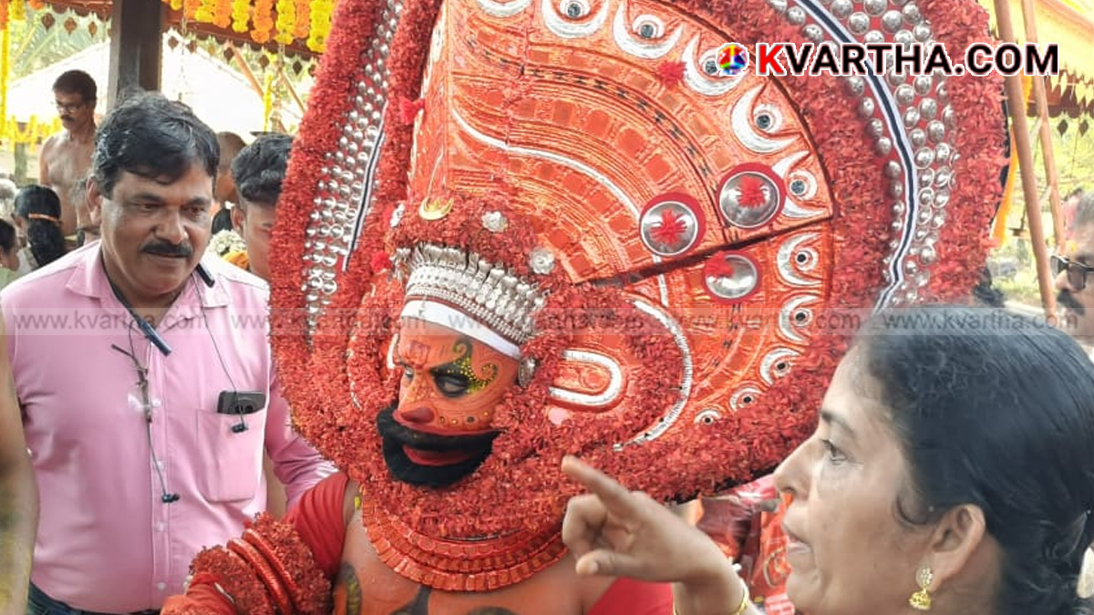 image of a Theyyam artist performing in North Malabar