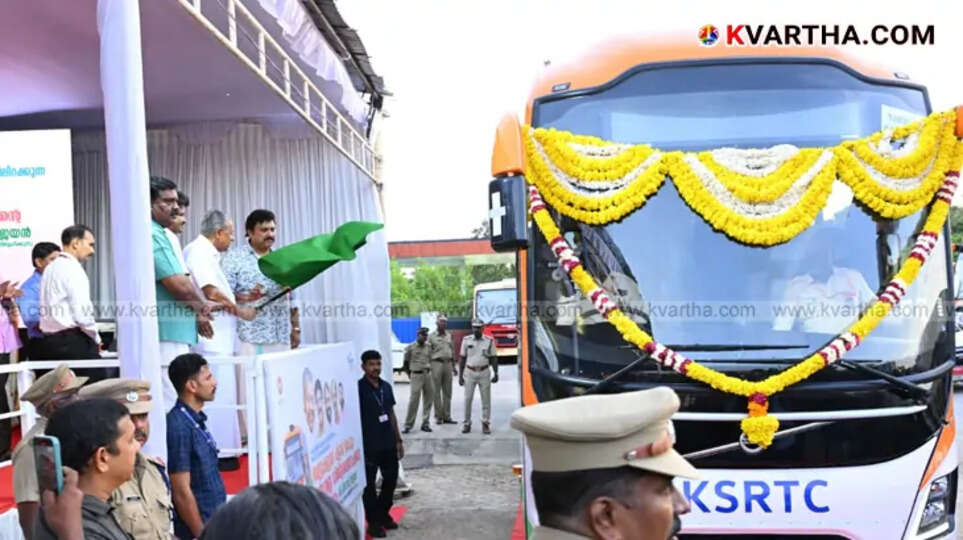 Kerala Chief Minister Pinarayi Vijayan flagging off new KSRTC buses.